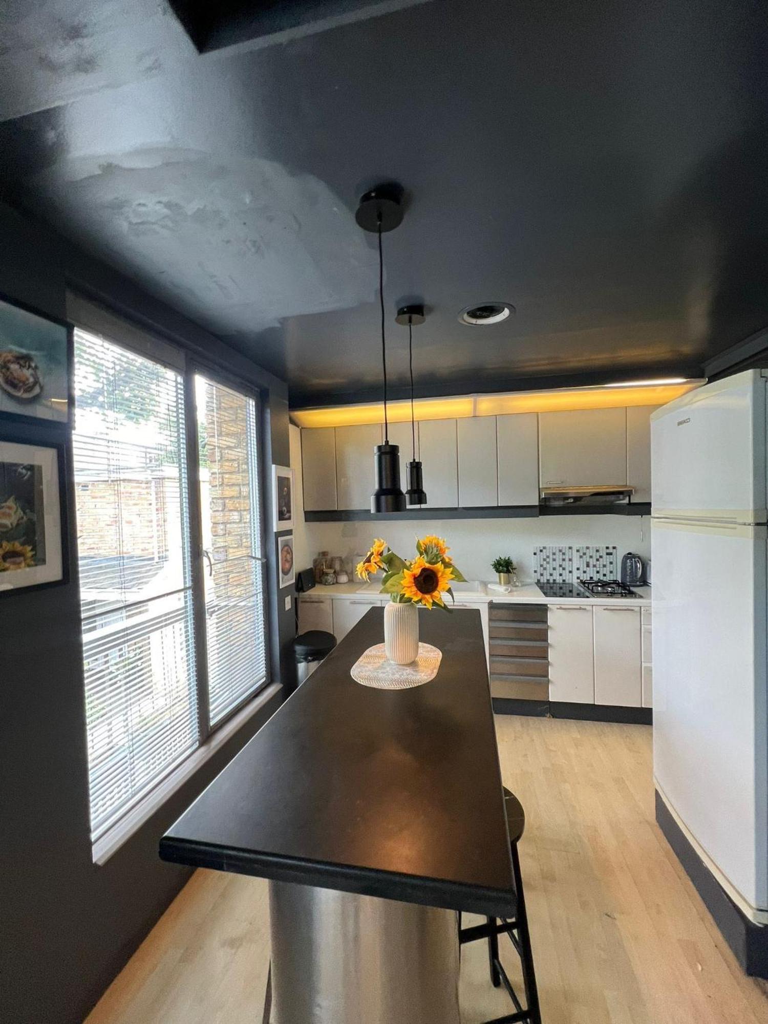 One Bed House In Camden Town Villa London Exterior photo